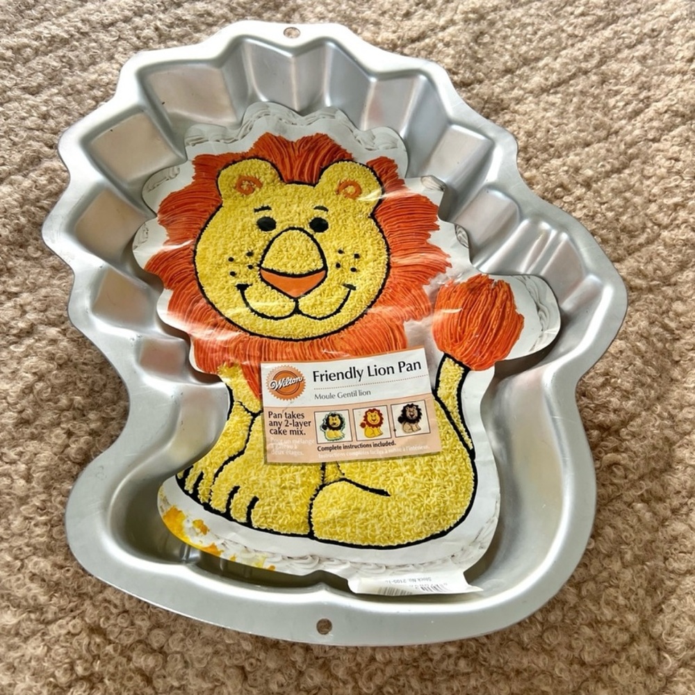 Wilton Friendly Lion Shaped Cake Pan 2006 NEW With Instructions